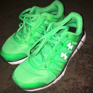 Boys Under Armor shoes. Green, size 1Y.